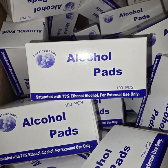 Alcohol pads 10 boxes of 100 pads - Picture 1 of 2